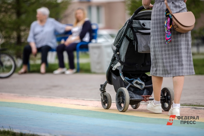 Женщина с коляской