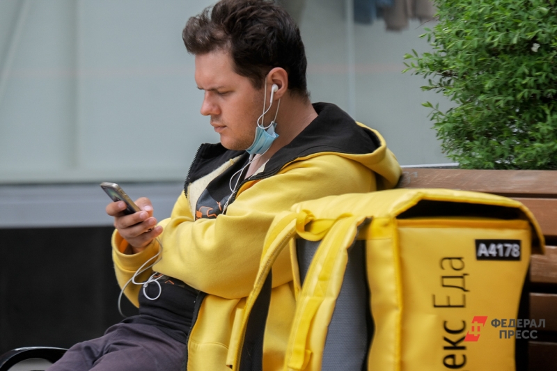 Спрос на курьеров снизился в России