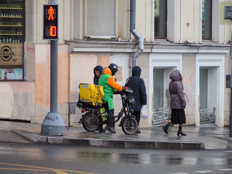 Спрос на курьеров снизился в России