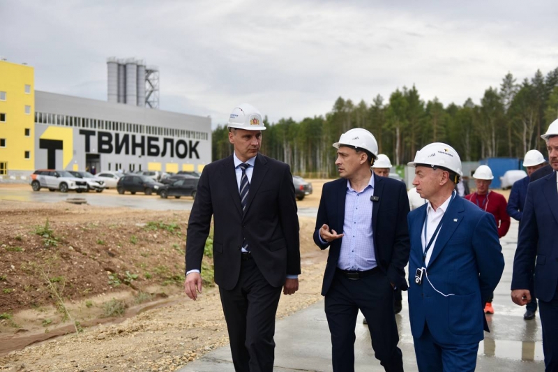 Денис Паслер ознакомился с новыми промышленными мощностями