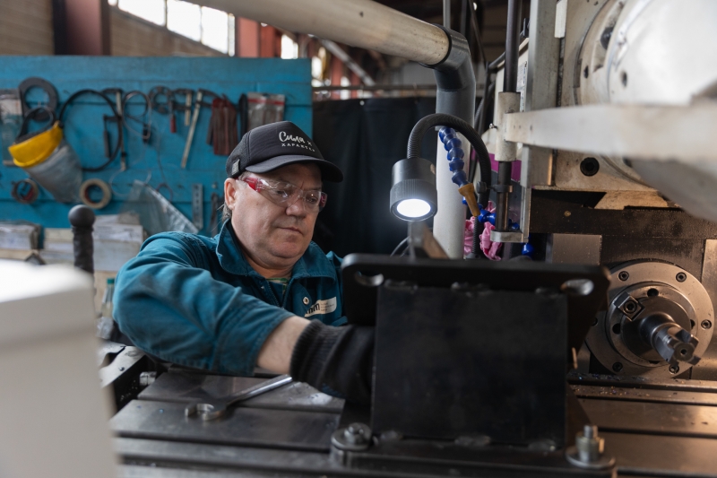 Свердловским рабочим готовы платить свыше 200 тысяч рублей