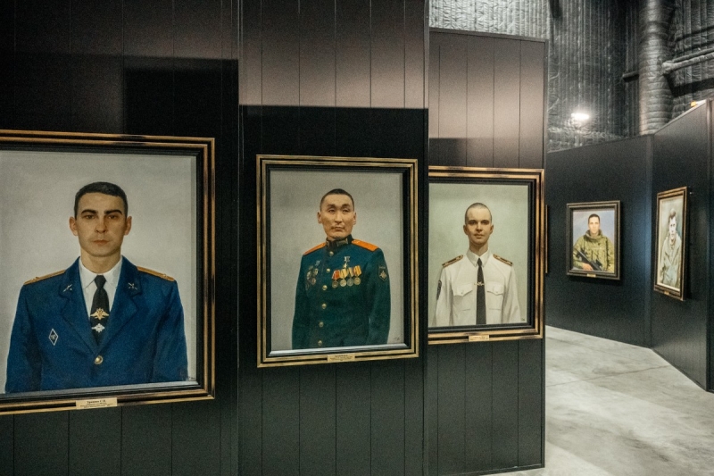 Выставка героев