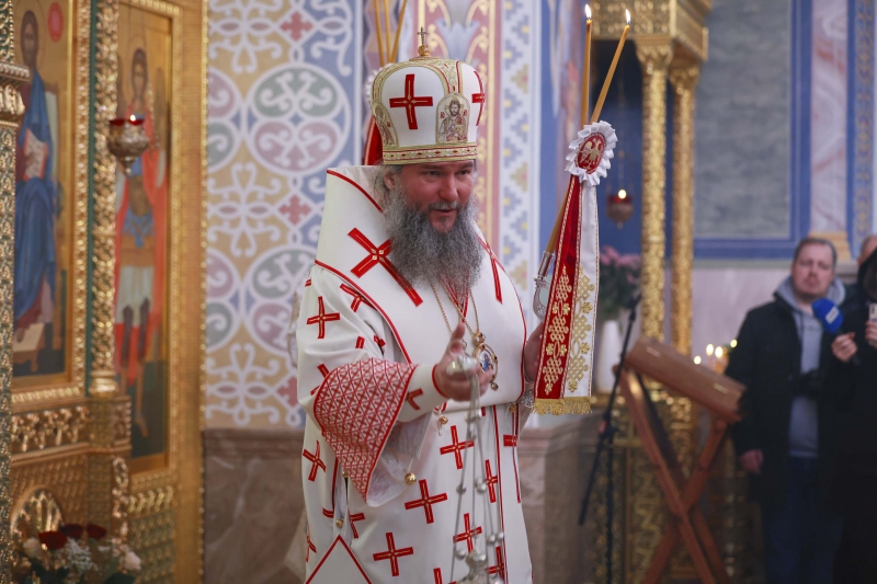Митрополит Евгений во время службы
