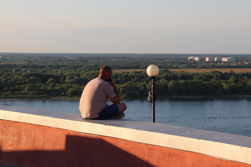 Человек с телефоном