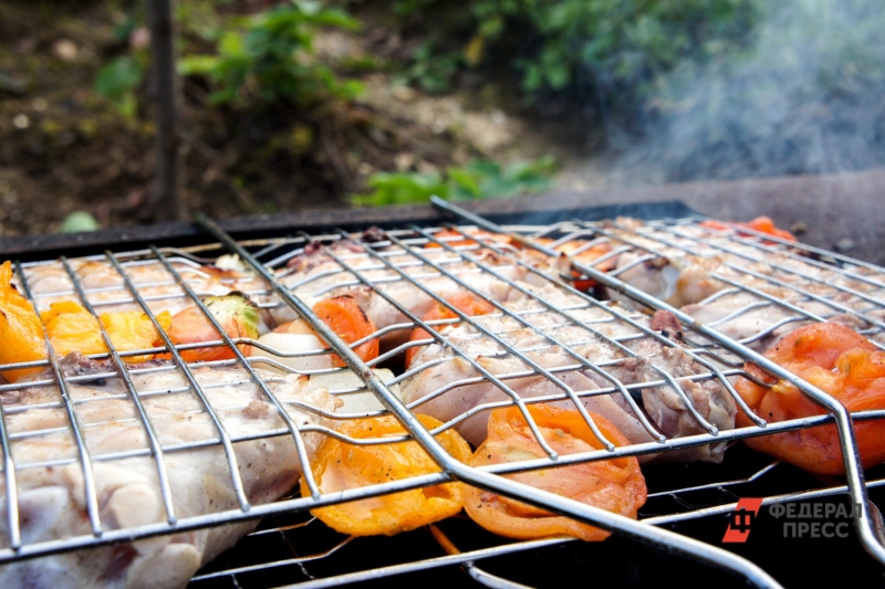 Мясо для шашлыка лучше приобретать на рынке или в крупном супермаркете