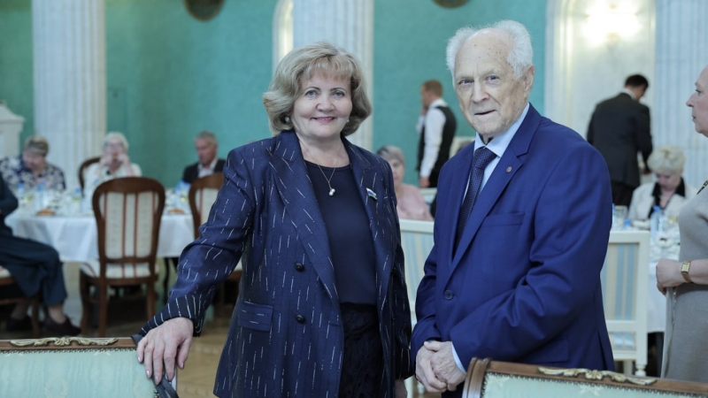 Людмила Бабушкина с пенсионером