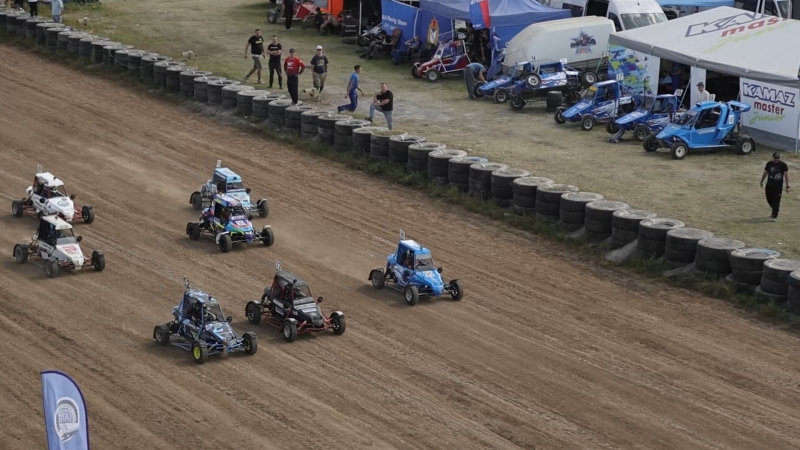 Юные победители автокросса получили призы от свердловских газовиков