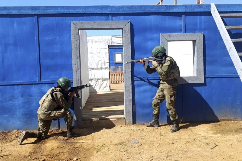 военные на учениях