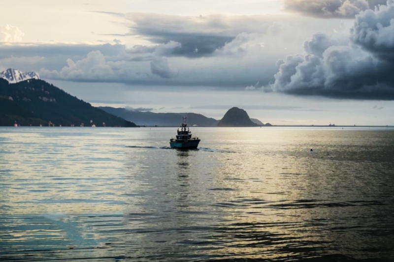 Лодка в море