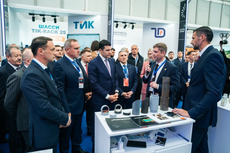 Губернатора Югры Руслан Кухарук и министр промышленности и торговли РФ Антон Алиханов на выставке EXPO TNF