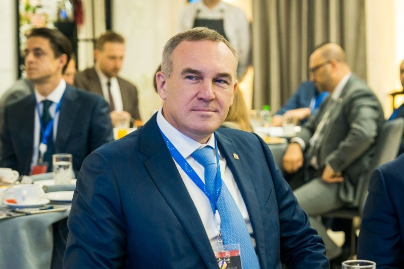 Губернатора Югры Руслан Кухарук и министр промышленности и торговли РФ Антон Алиханов на выставке EXPO TNF