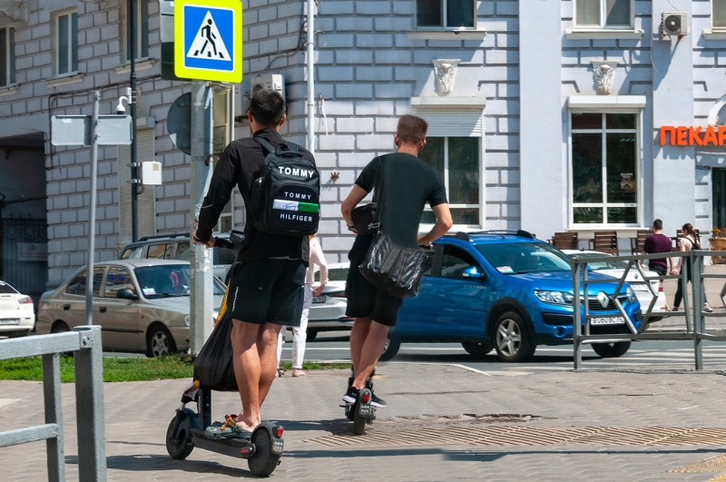 В некоторых городах введен полный запрет на электросамокаты