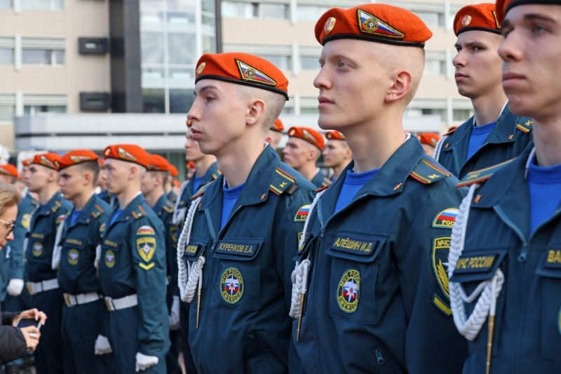 Глава МЧС напутствовал будущих пожарных