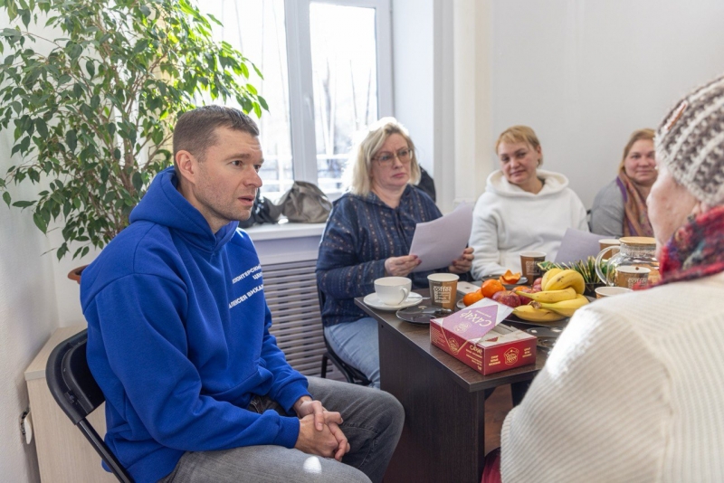 Алексей Вихарев пообщался с ветеранами и волонтерами