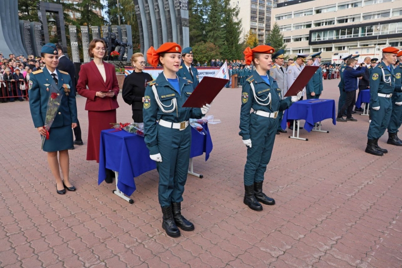 Глава МЧС напутствовал будущих пожарных