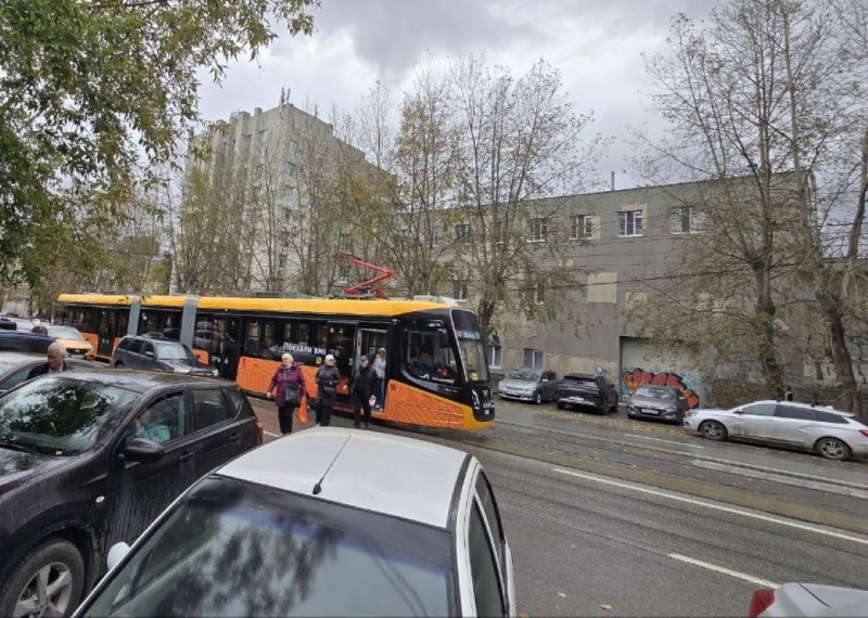 Пассажиров высадили на проезжую часть