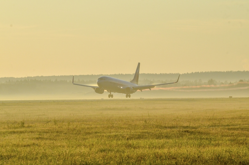 Из-за тумана два самолета развернулись в воздухе и ушли на другой аэродром