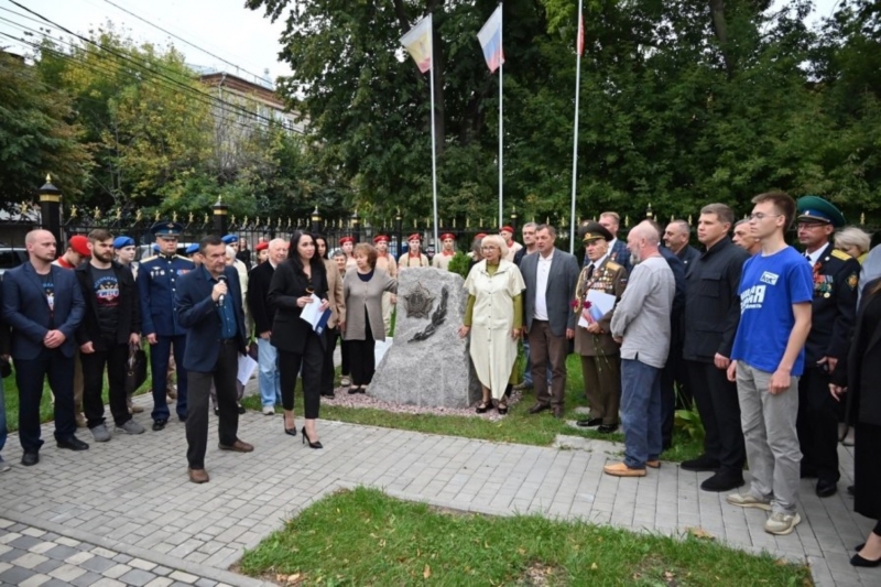 Центральным элементом памятного знака стал Орден Победы