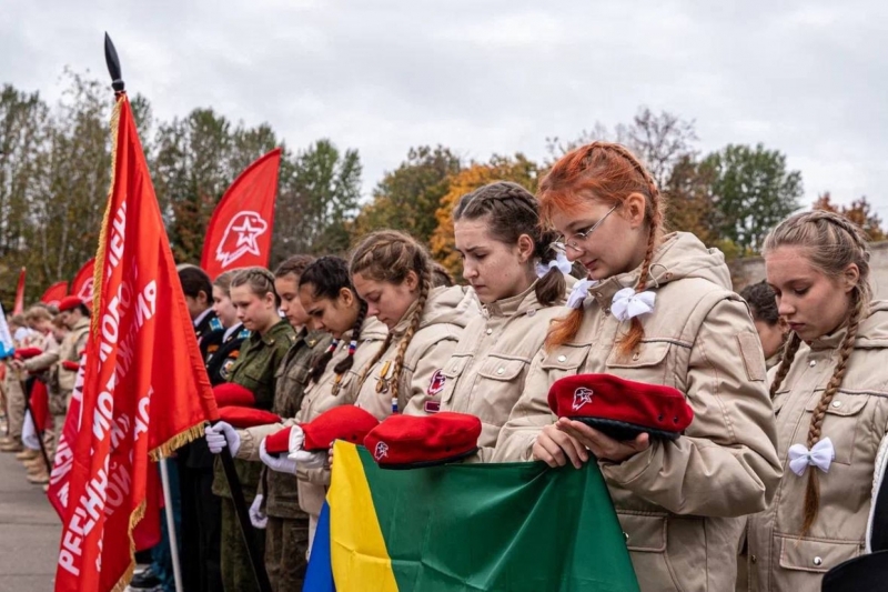 Девушки в форме