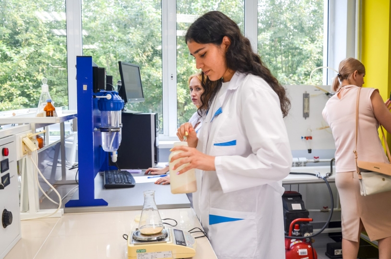 Лаборантка