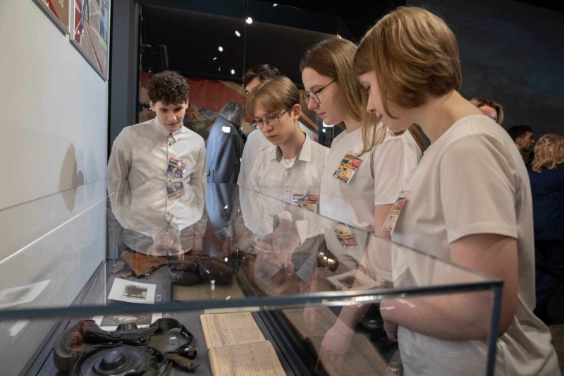 Дети на выставке в Музее Победы