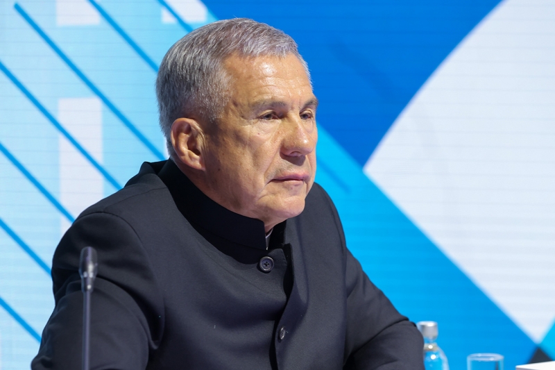 Рустам Минниханов