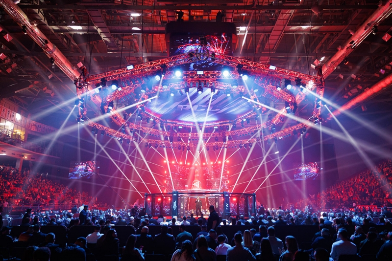 Хедлайнером вечера выступил актер Дмитрий Певцов