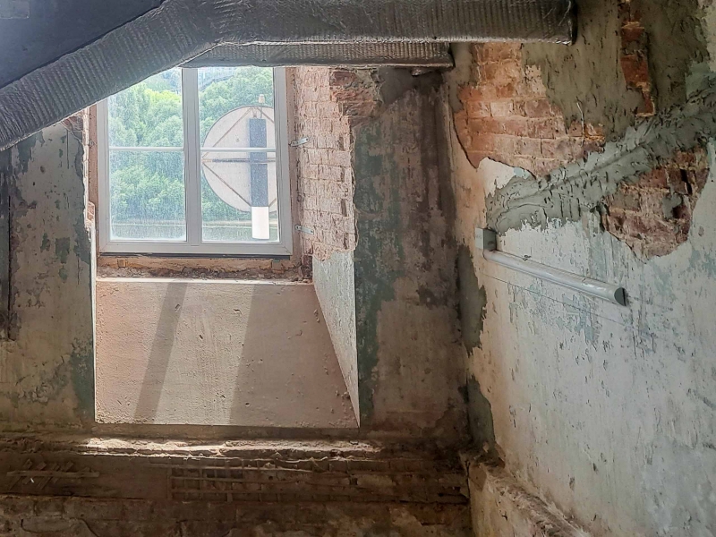 В старом здании после ремонта рухнул потолок