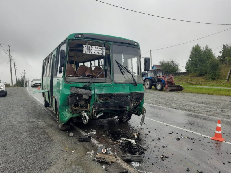 В автобусе после ДТП - шесть пострадавших