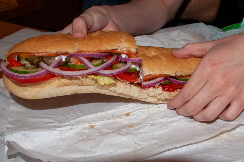 Екатеринбуржцам продавали бутерброды кустарного производства