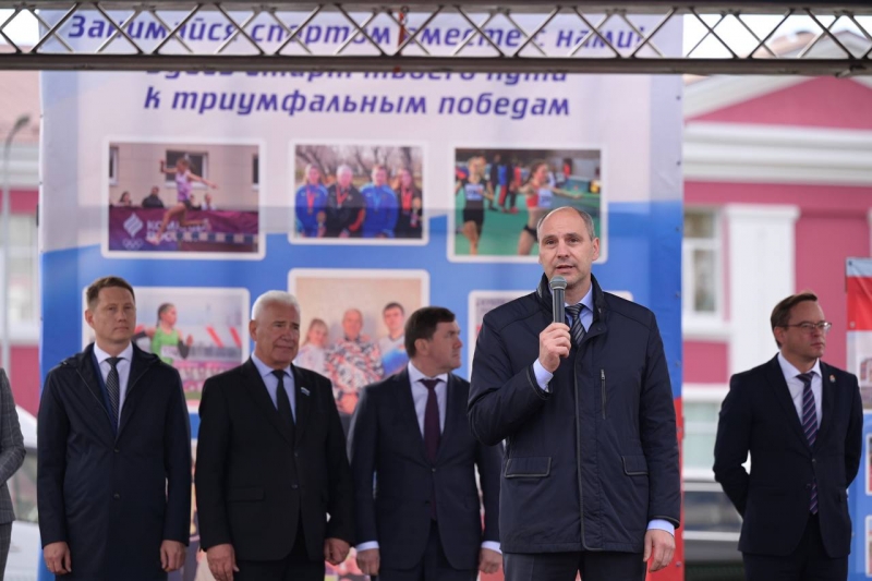 Денис Паслер открыл стадион после реконструкции