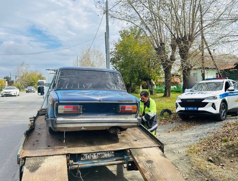 Подросток был пойман за рулем "шестерки"