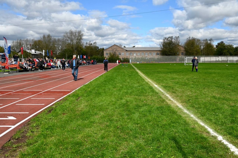 Денис Паслер открыл стадион после реконструкции