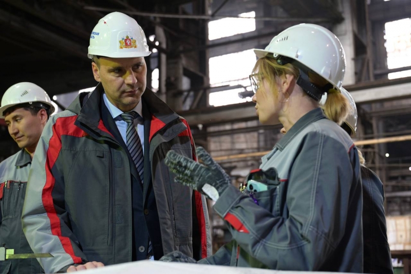 Денис Паслер открыл стадион после реконструкции