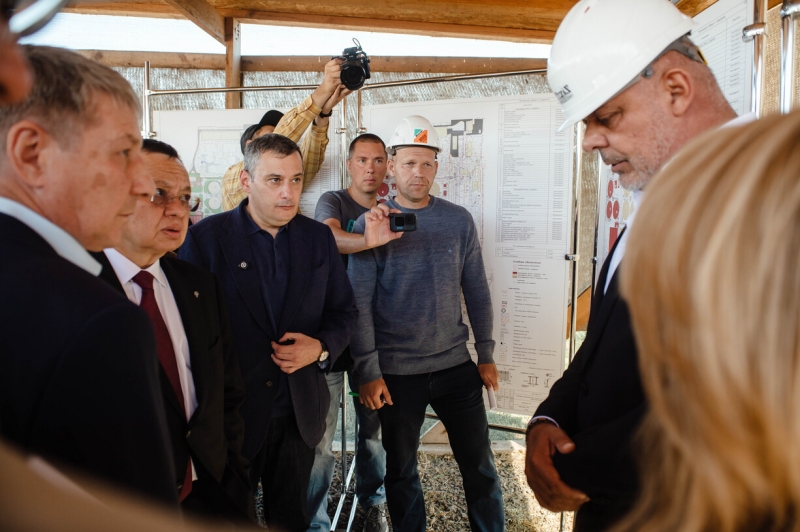 Министр строительства и ЖКХ также провел расширенное заседание