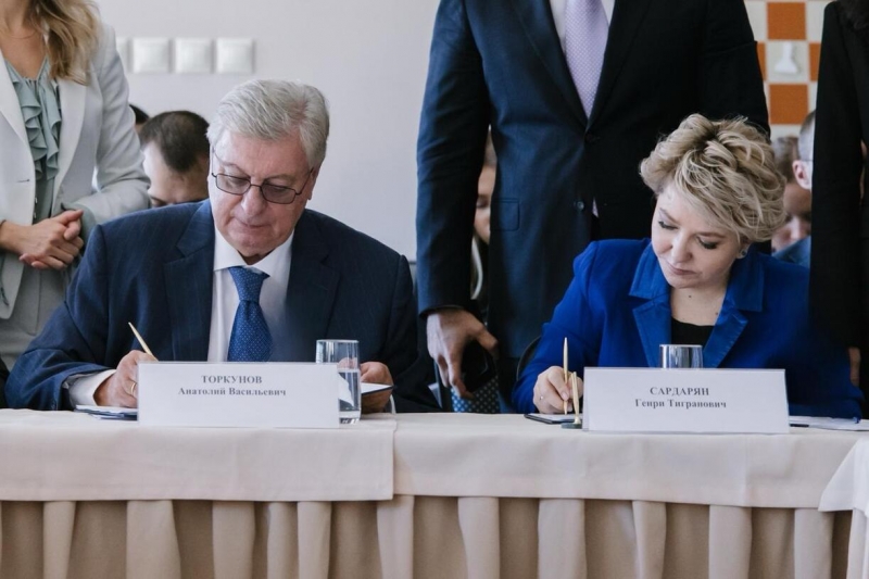 Гусева, Торкунов