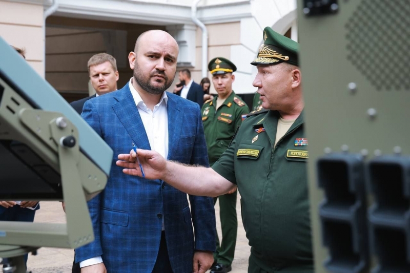 Губернатор встретился с командирами, чтобы уточнить текущие потребности воинских формирований.