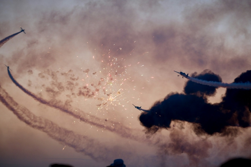 Дым от взрывов