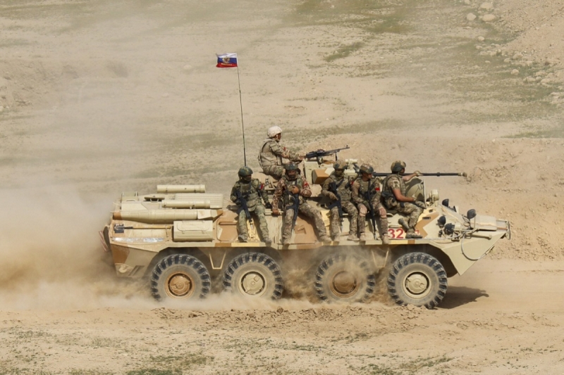 Военнослужащие