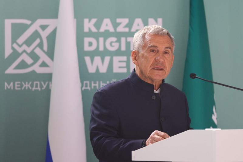 Рустам Минниханов