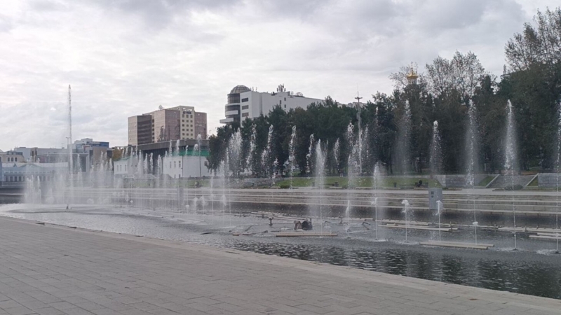 Фонтан работает