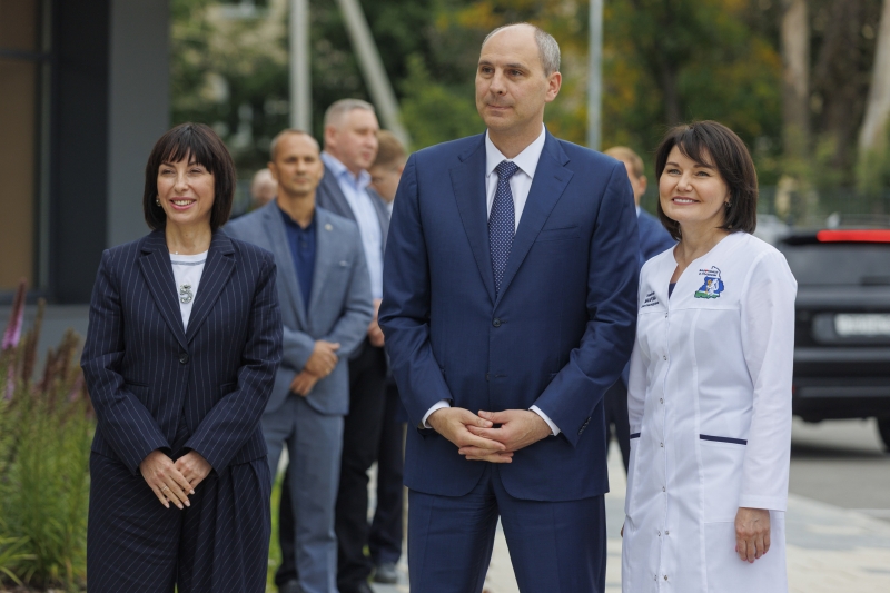 Денис Паслер вместе с представителями здравоохранения