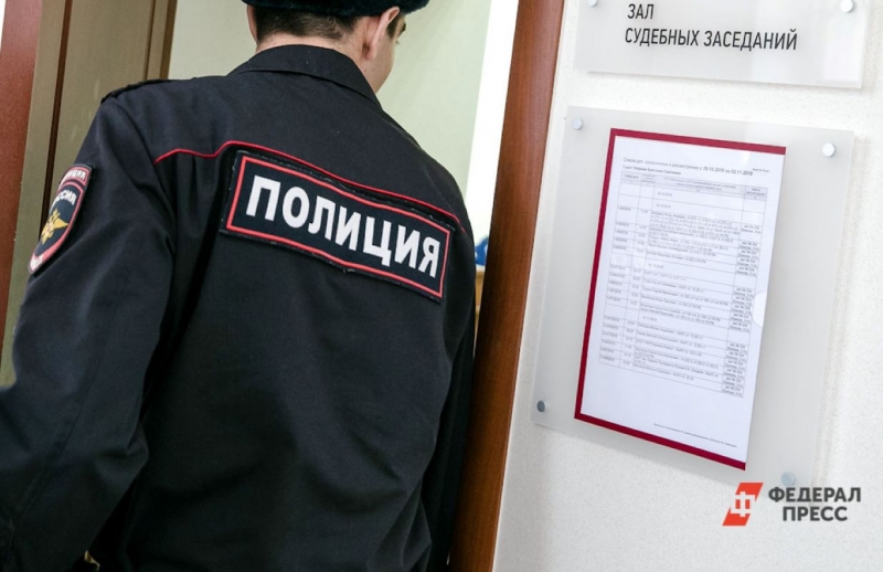 Полицейский в суде