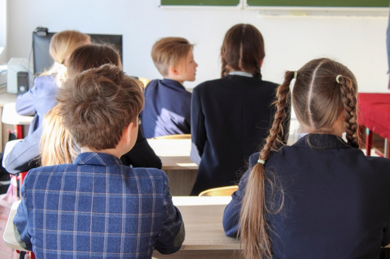 школьники за партой
