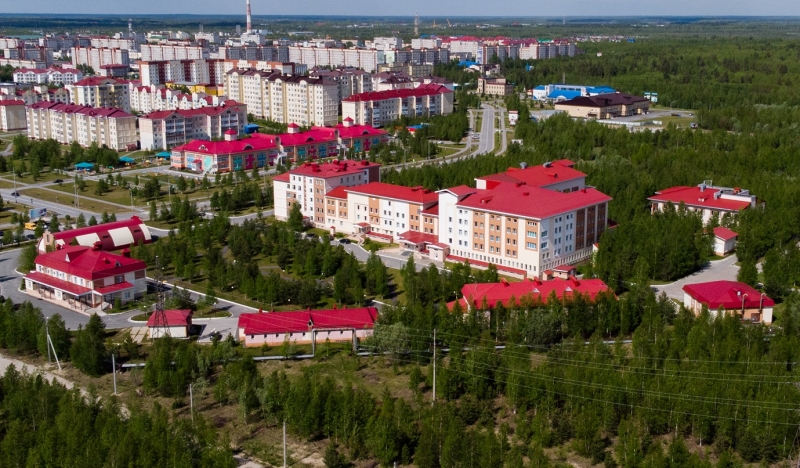 Нефтяники помогают проводить капремонт зданий больниц и поликлиник