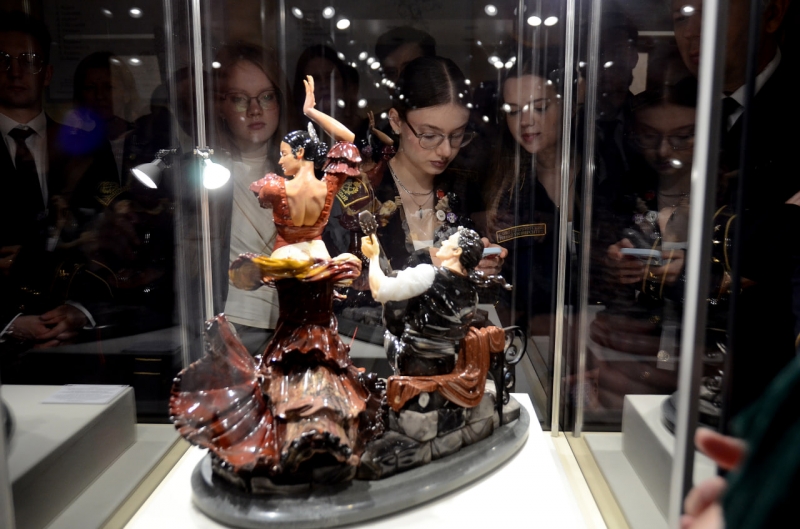 Композиция «Фламенко» выполнена мастерами Академии камнерезного искусства Григория Пономарева в 2025 году