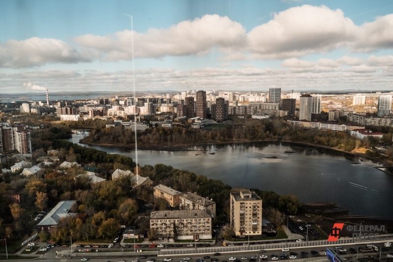 У подрядчика всего две недели на оборудование одного из крупнейших мостов Екатеринбурга