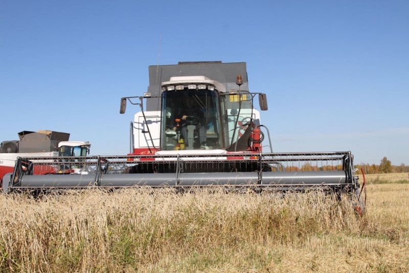 Комбайн на поле