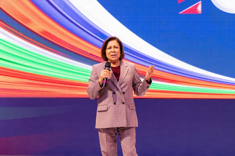 Школьники-призеры получили призы из рук спортсменов и олимпийских чемпионов