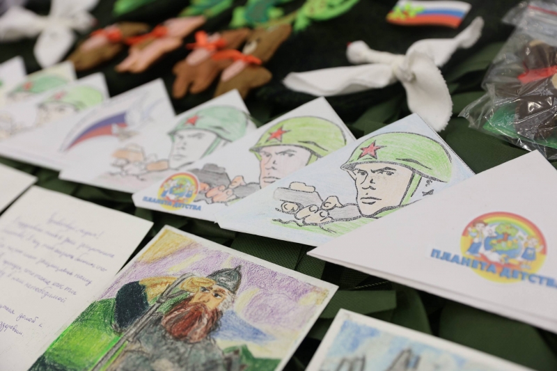 Первые лица региона оценили изделия для бойцов СВО